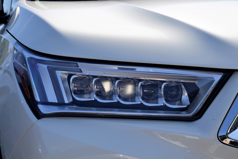 automobile-ST PAUL EN FORET-min_acura-headlamp-2834131